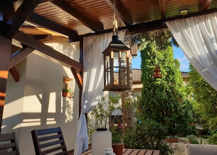 Haeuschen Viktoria Zamardi